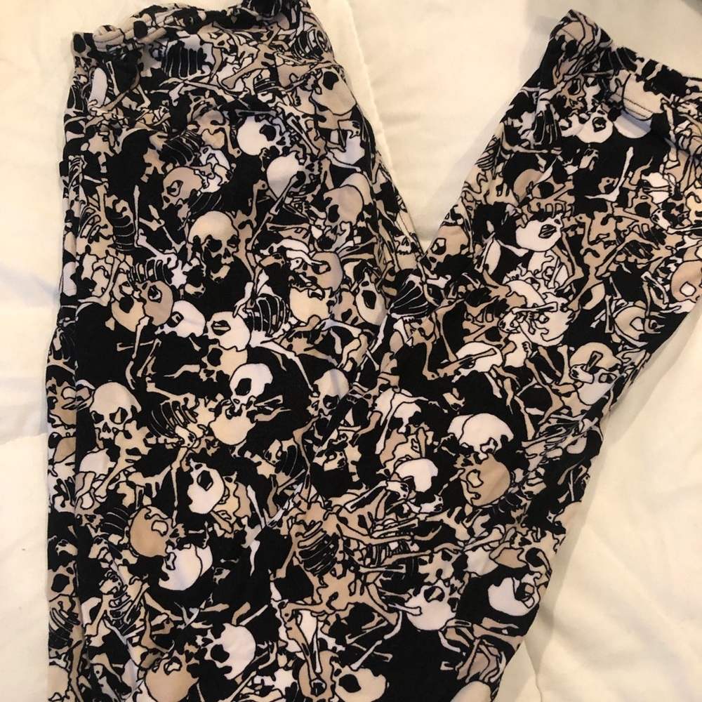 Lularoe skull leggings OS. Worn once
